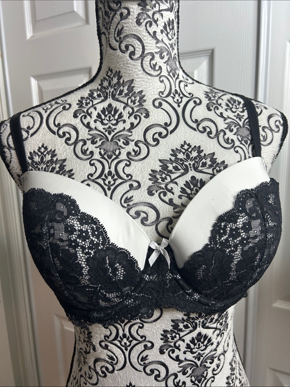 Victoria's Secret Black and White Lace Push-Up Bra Angels Dream Lined Demi 36D